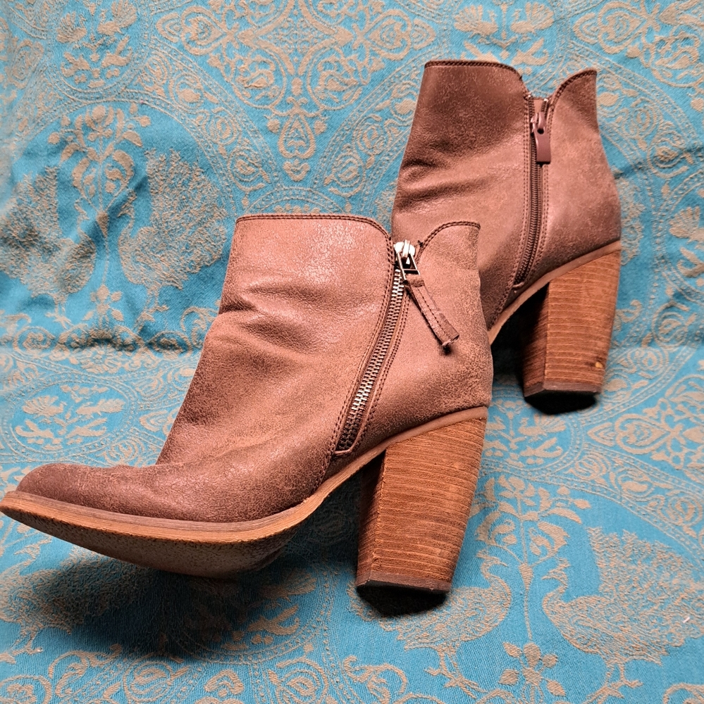 Sbicca stack heel boots